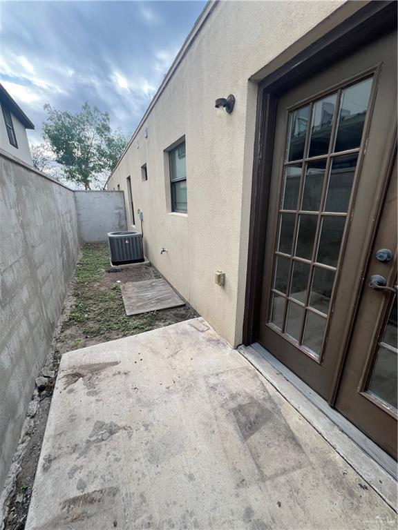 Building Photo - 14 Teak Dr