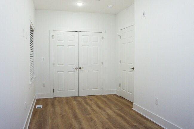 Building Photo - Valley Springs Apartments