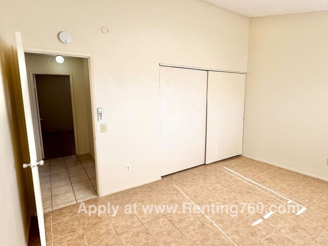 Building Photo - Spacious 2 Bed 1 Bath Home With Indoor Laundry Room