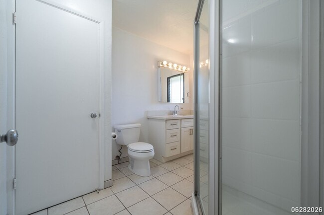 Building Photo - Rarely Available 3-bed/2.5-bath/2-parking Townhouse in Aiea