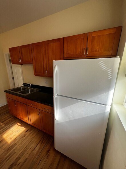 Building Photo - 4528 S Hermitage Ave