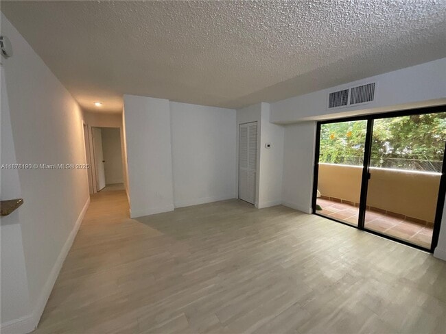 Building Photo - 2201 Brickell Ave
