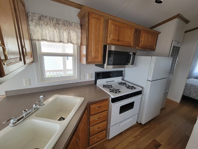 Building Photo - 21 Strollers Ln