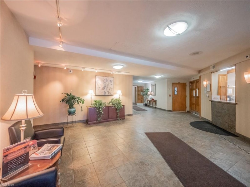 Building Photo - 11850 Edgewater Dr