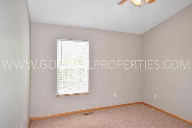 Building Photo - Discover this beautiful 2 Bedroom, 2.5 Bath Towhome in Ankeny!