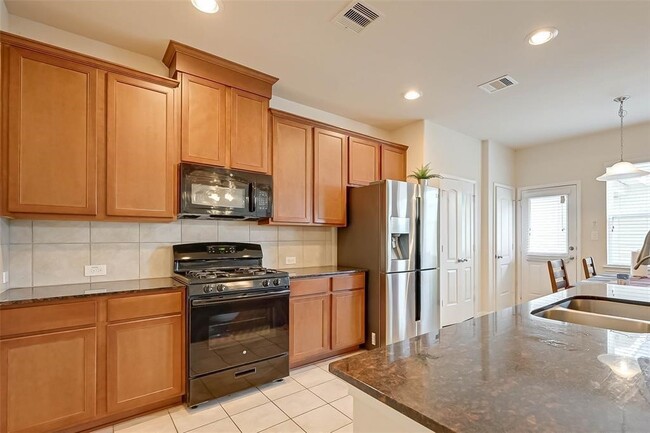 Building Photo - 7215 Pavilion Dr