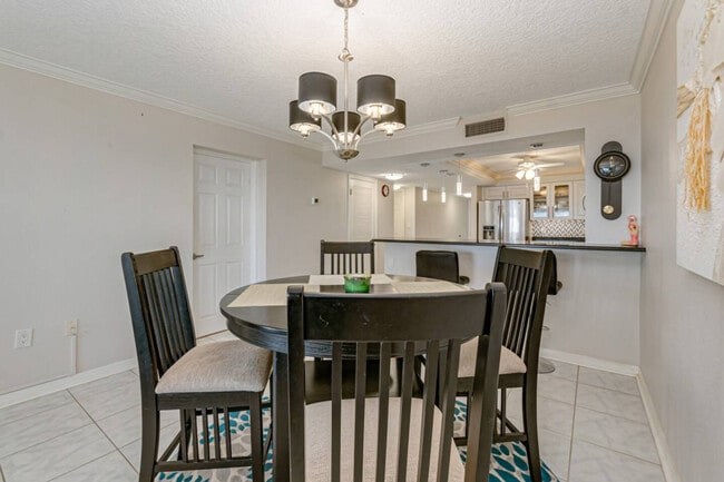 Building Photo - 555 Fillmore Ave