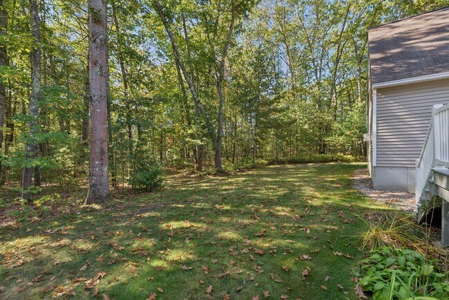 Building Photo - 7 Dunnhill Dr