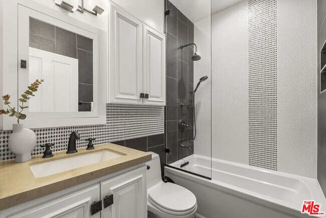 Building Photo - 830 17th St