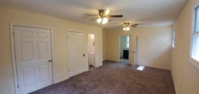 Building Photo - 854 Allison St