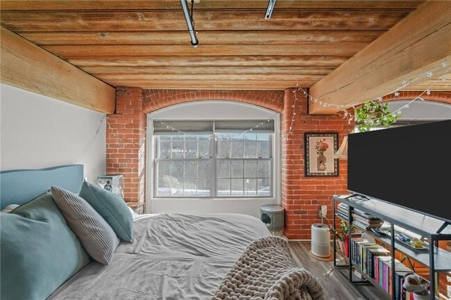 Building Photo - 1 Tupperware Dr