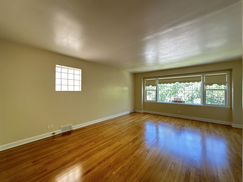Building Photo - 5534 N Campbell Ave