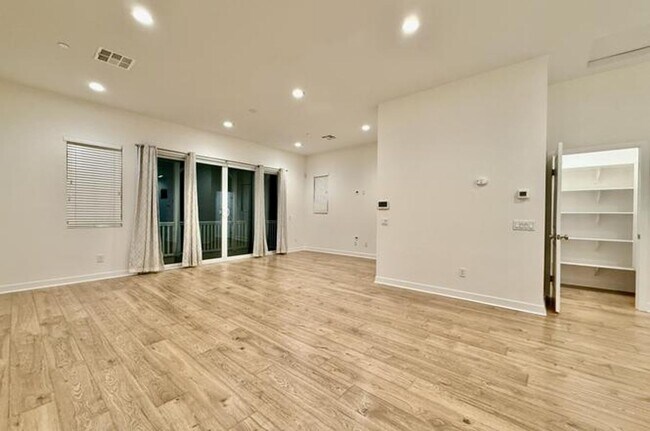 Building Photo - 8315 N Peyton Way