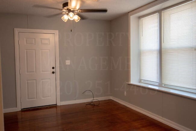 Building Photo - Charming 2-Bedroom Home