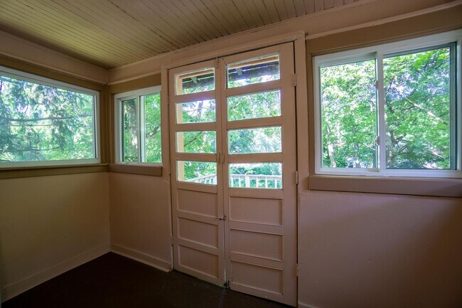 Building Photo - 229 Fellows Ave