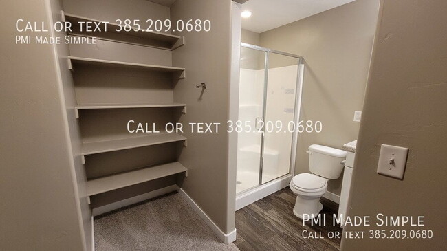 Building Photo - Modern Townhome | LVP | Office/Entertainment