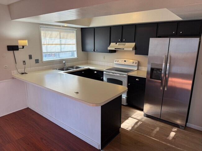 Building Photo - LARGE TOWNHOUSE IN CENTENNIAL!!!