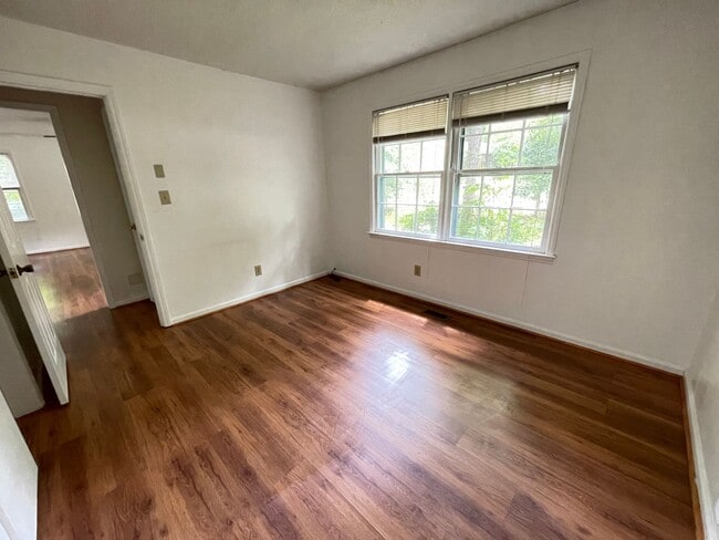 Building Photo - Charming 2br house on the Northside of Cha...