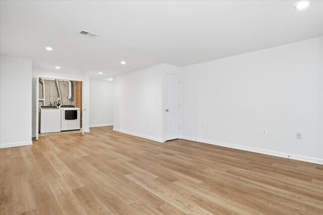 Building Photo - 32 Mabel Ln