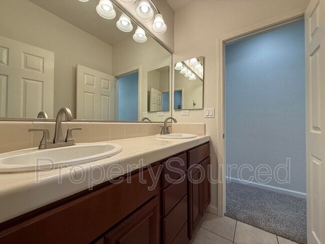 Building Photo - 1720 Dalia Ln