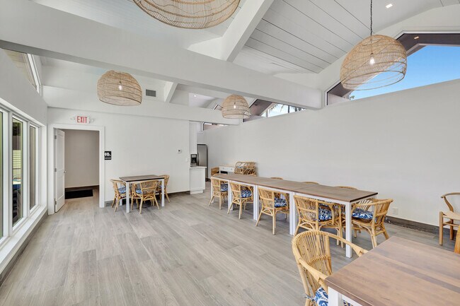 Building Photo - 2909 S Ocean Blvd