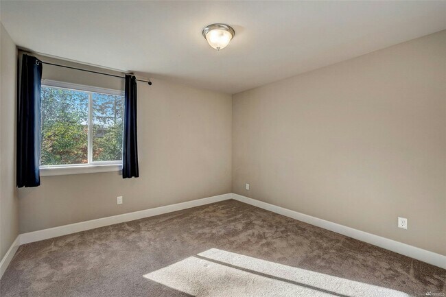 Building Photo - 4240 Overlook Ct
