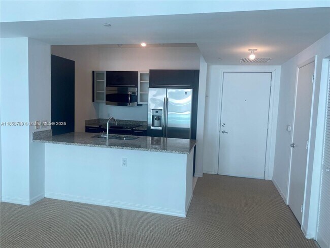 Building Photo - 950 Brickell Bay Dr