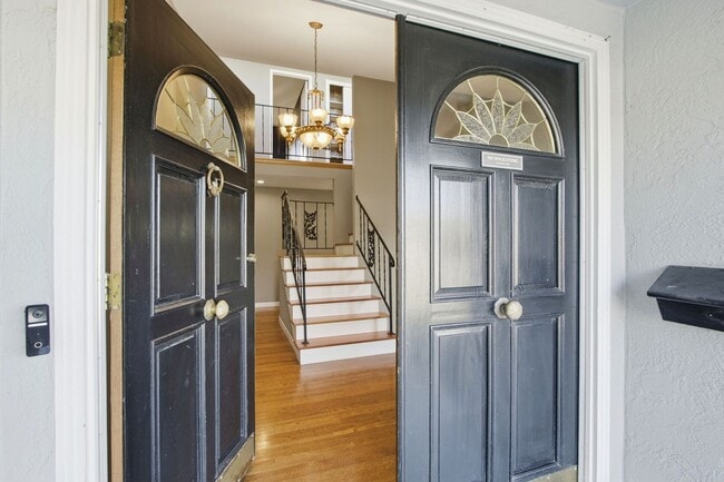 Building Photo - 6137 Banner Dr