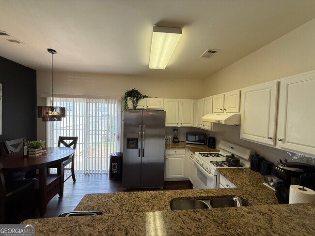 Building Photo - 1524 Cove Creek Cir