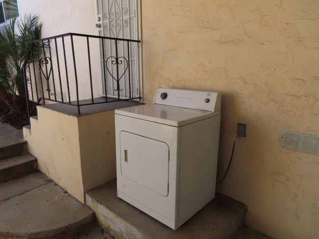 Building Photo - MADERA