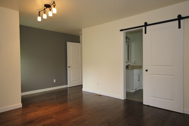 Building Photo - 4627 S Frontenac St