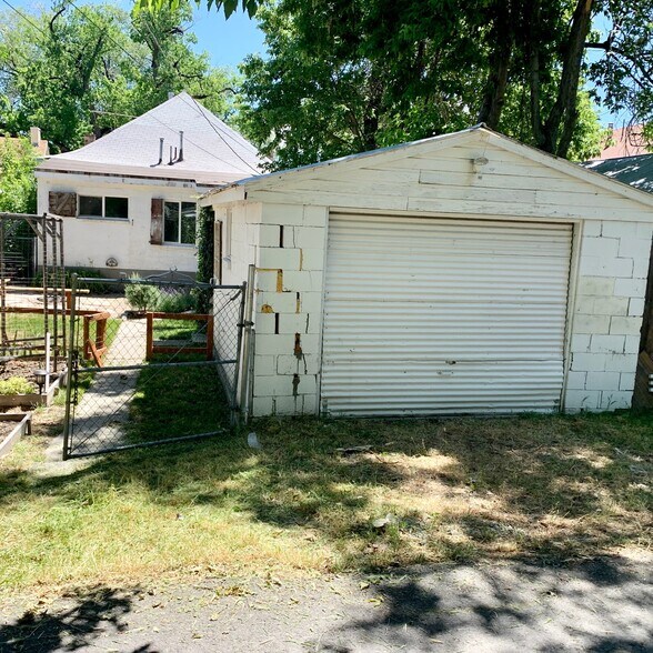 Garage - 814 S Jefferson St