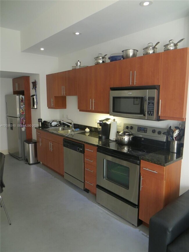 Building Photo - 111 E Flagler St