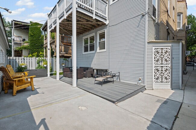 Building Photo - 3751 W Irving Park Rd