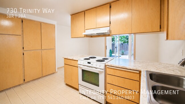Building Photo - 730 Trinity Way