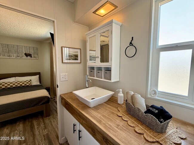 Building Photo - 6703 E Calle de Las Estrellas Rd