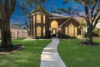 Building Photo - 623 Airybrook Ln