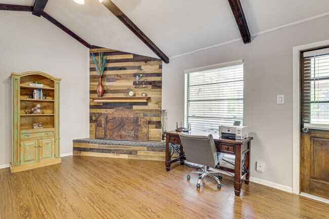 Building Photo - 6222 Madeleine Dr