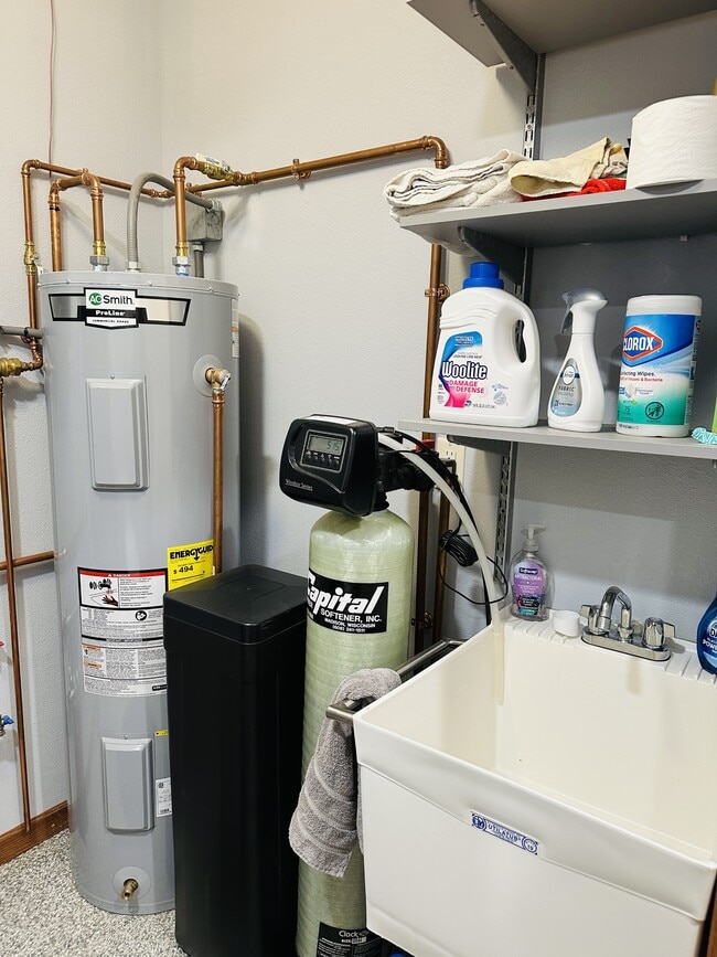 Building Photo - 8102 N Scheider Rd