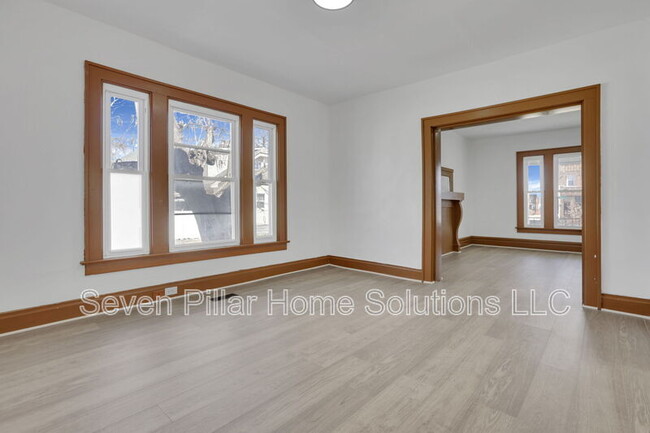 Building Photo - 121 S Terrace Ave
