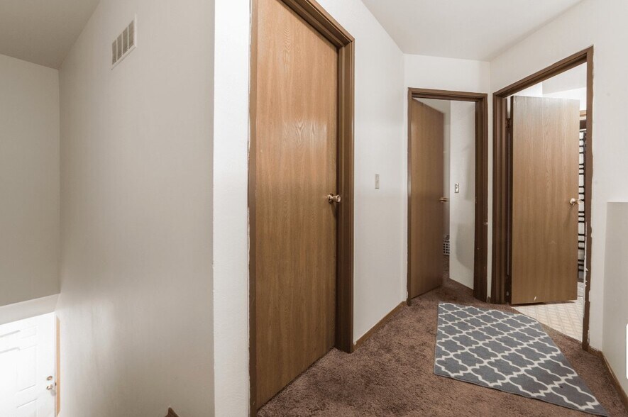 Building Photo - 809 Edgebrook Dr