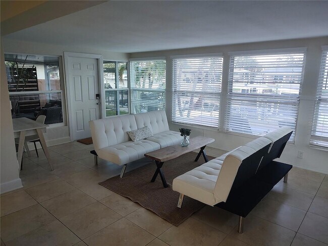 Building Photo - 4165 13th Ln NE