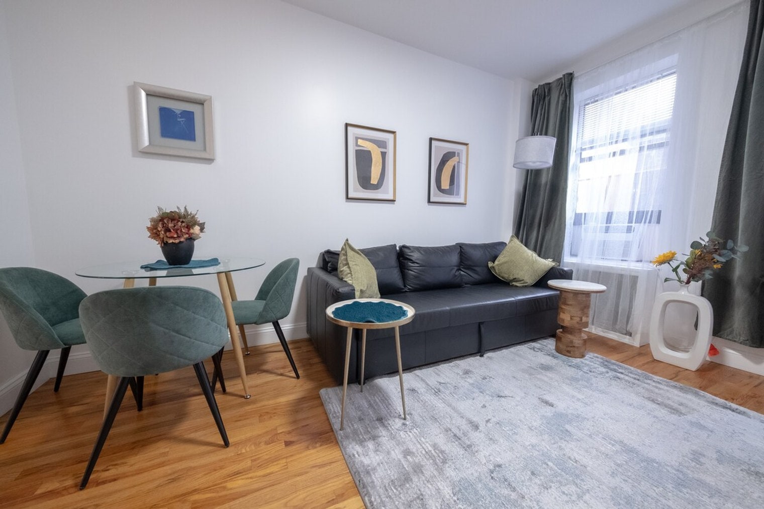 Building Photo - 305 E 95th St