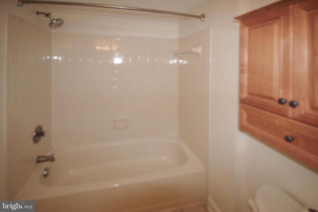 Building Photo - 3801 Ridge Knoll Ct