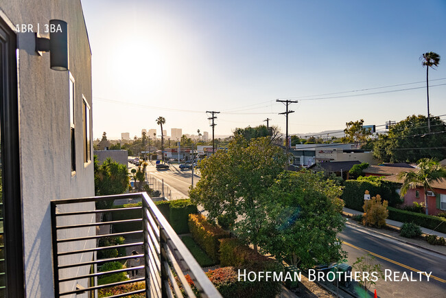 Building Photo - 6082 W 18th St Los Angeles, CA 90035