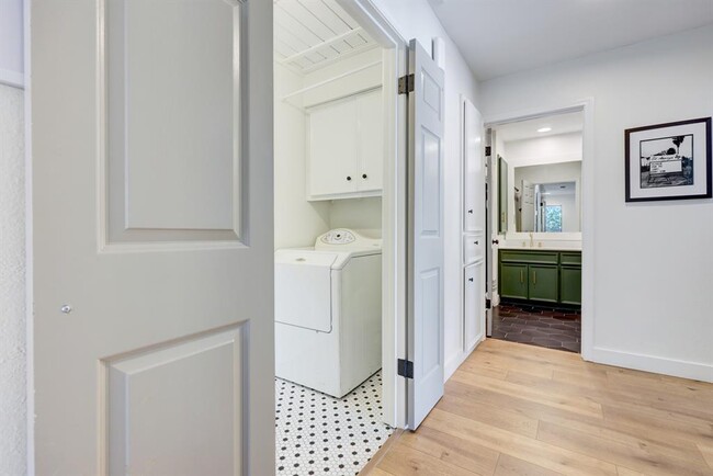 Building Photo - 5609 Courtyard Cove