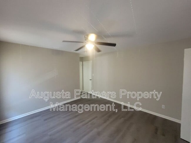 Building Photo - 1546 Hamilton Dr