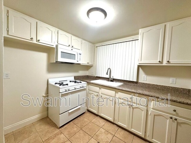 Building Photo - 1131 S Beacon St