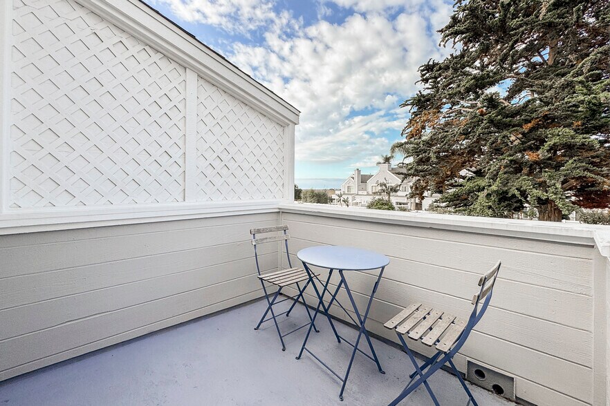 Building Photo - 4505 Carpinteria Ave