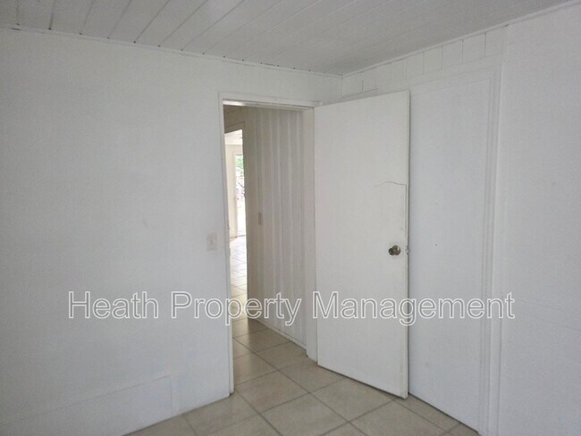 Building Photo - 504 6th Ave NW